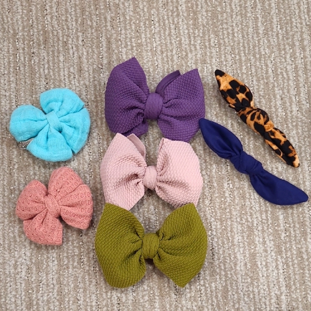 7 Hair Bows